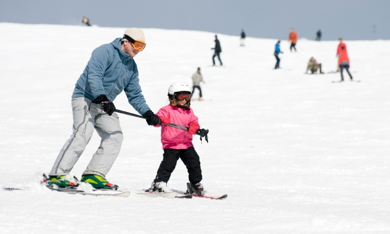 Kid learning to Ski
